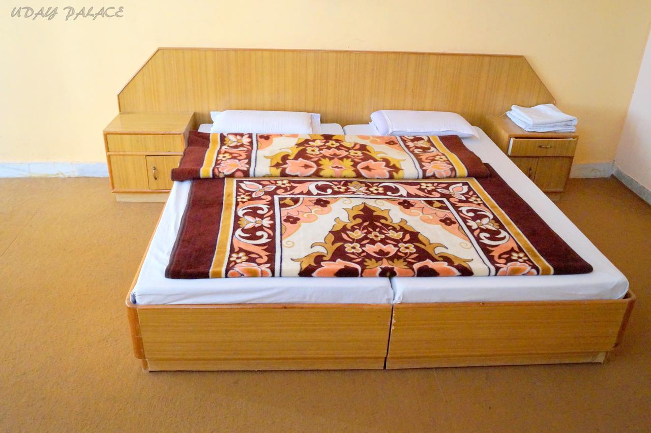 Hotel Uday Palace Pipalkoti Kültér fotó