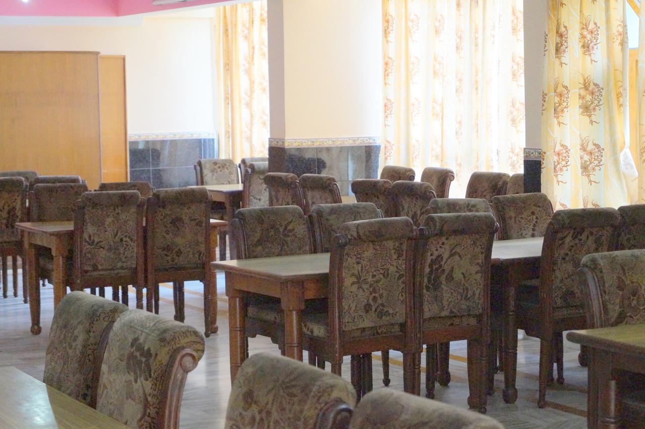 Hotel Uday Palace Pipalkoti Kültér fotó